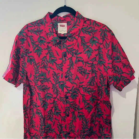 mens Levi's Red and Green Casual Button Down Shirt with Tropical Pattern - Picture 2 of 7